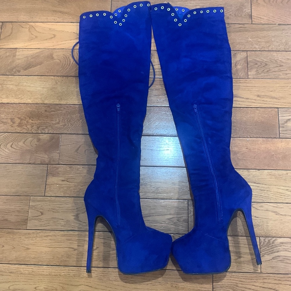 Royal blue v suede